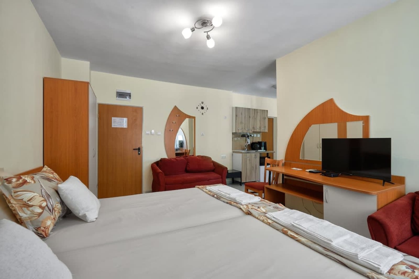 Private Studio in Hotel Paradise Pomorie - Photo 6