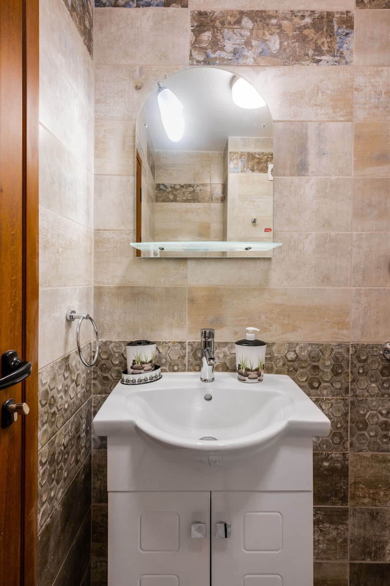 Nomad Haven: 1BD Flat with Balcony near the Center - Photo 10