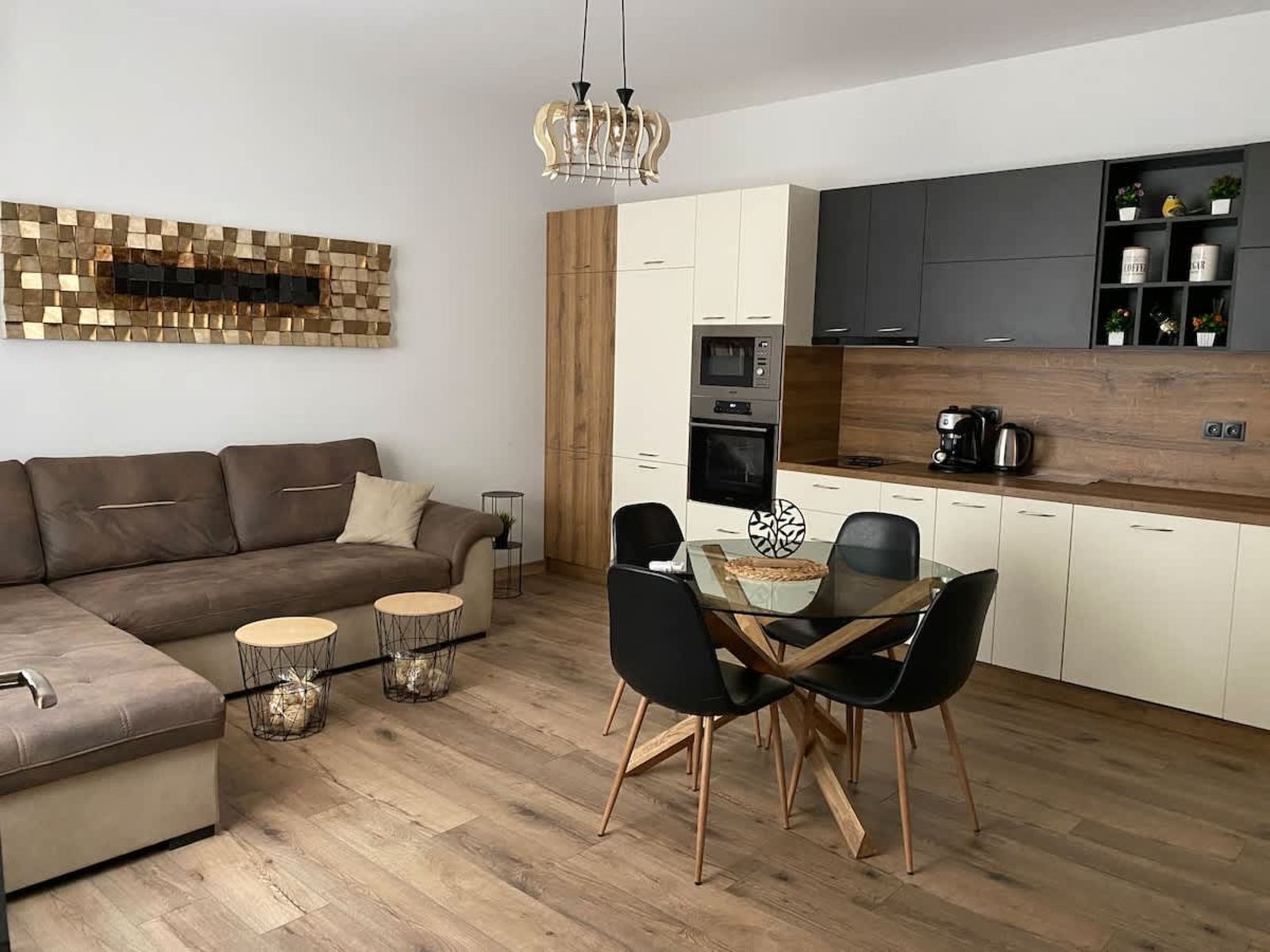 Modern 2BD/2BA Designer Apartment - Prime Location - Photo 21