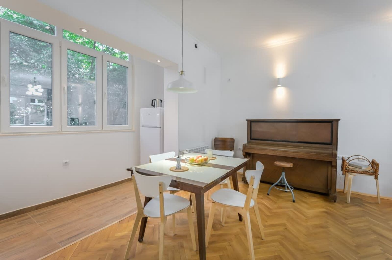 Bright Two-Bedroom Apartment in Top Center - Photo 7