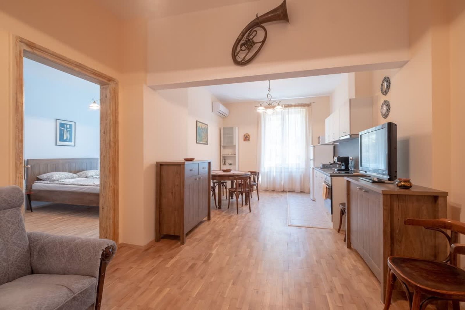 Urban Haven Retreat - Photo 4