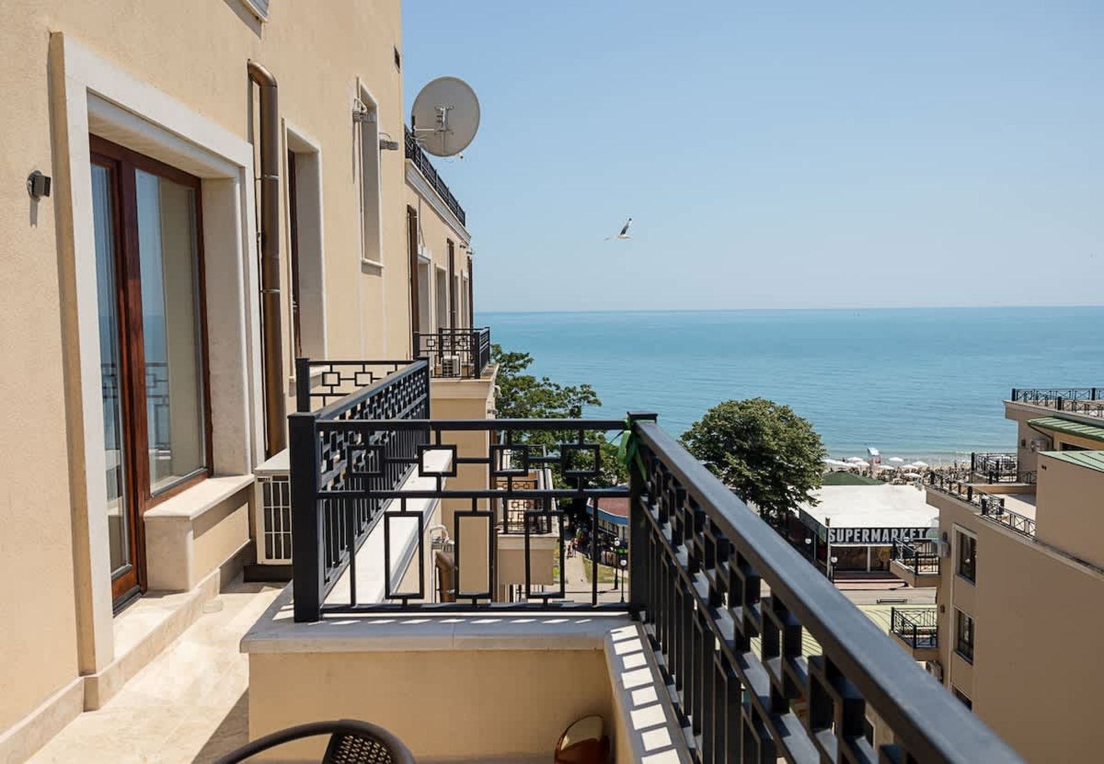 Beachfront Bliss-1BR Sea View Flat in Golden Sands - Cover Photo