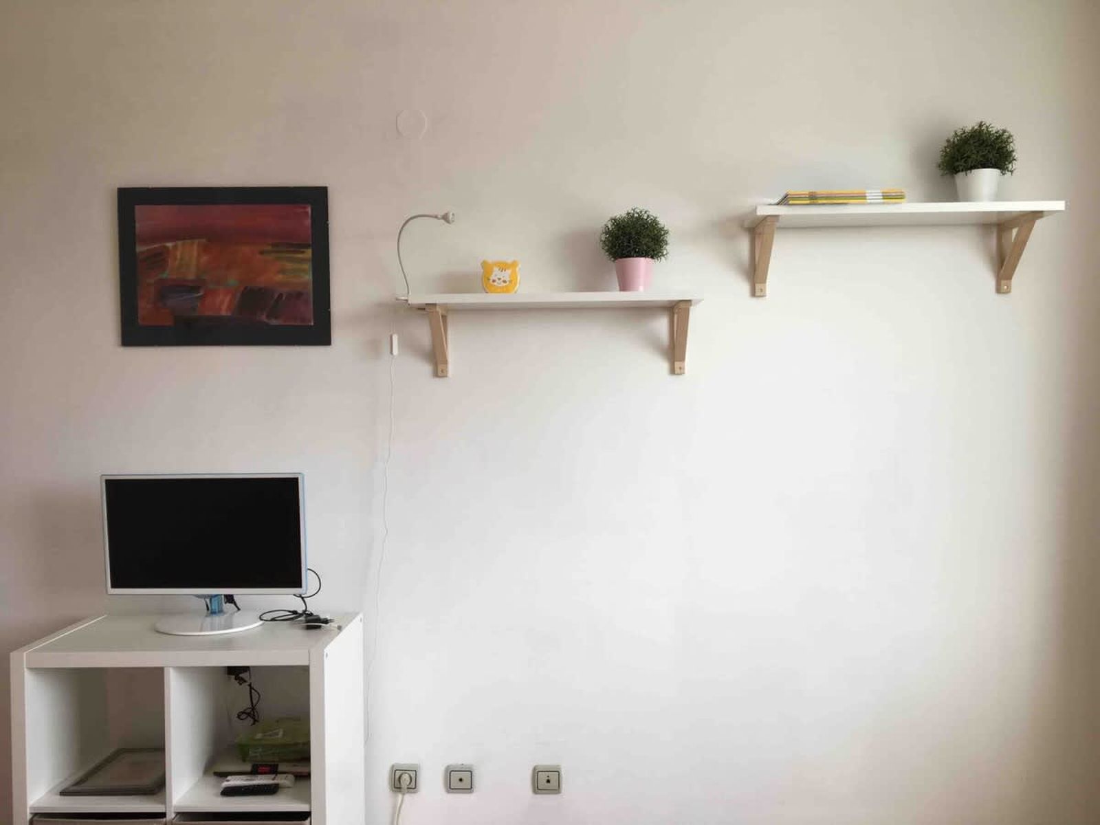 Tony's Sunny Rooftop Studio - Photo 23