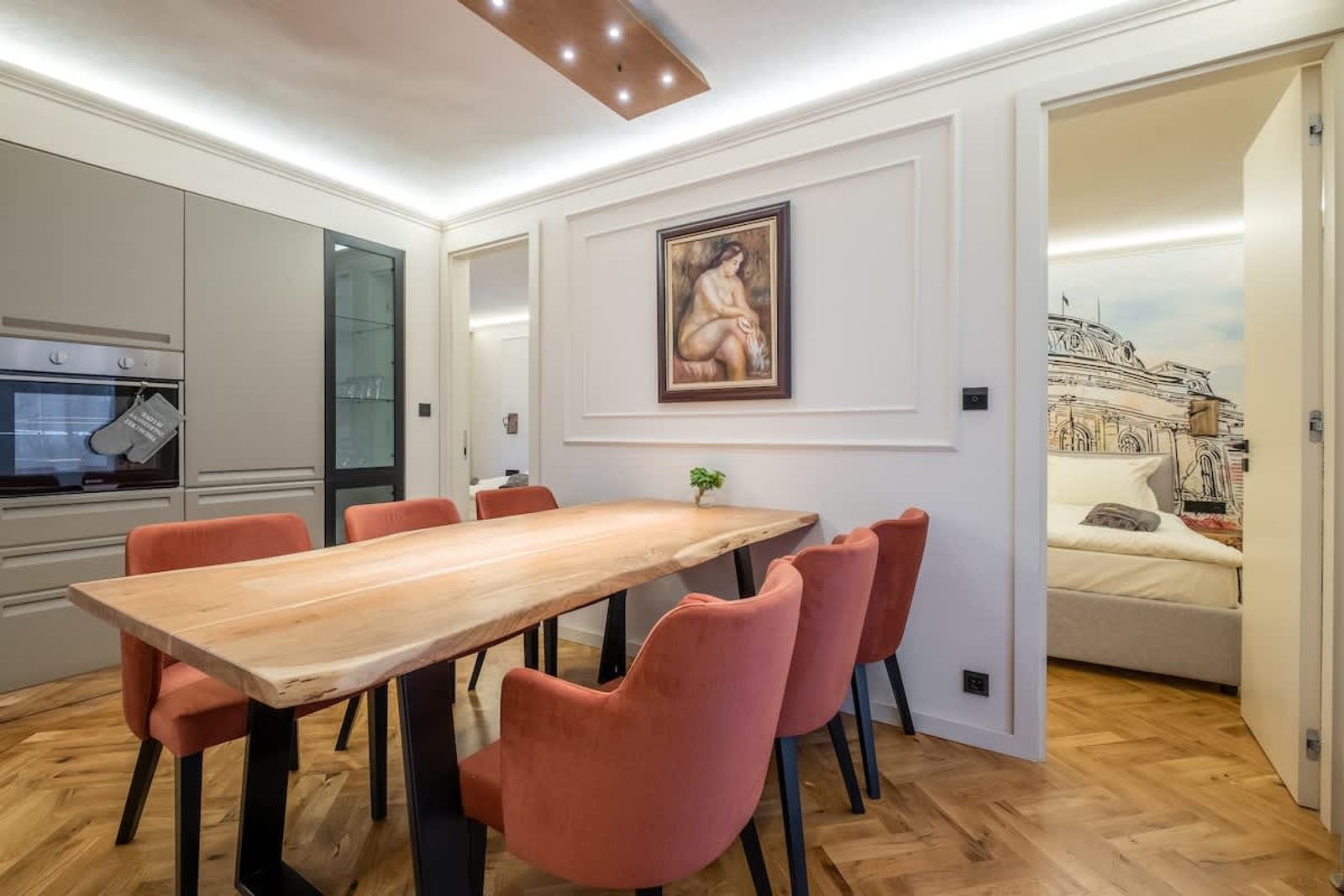 SOFapart Boutique Apt with 3 BDR + 2 BTH &amp; Parking - Cover Photo