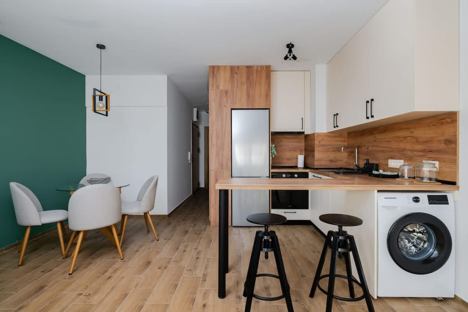 Green Haven Under the Roof - Photo 5