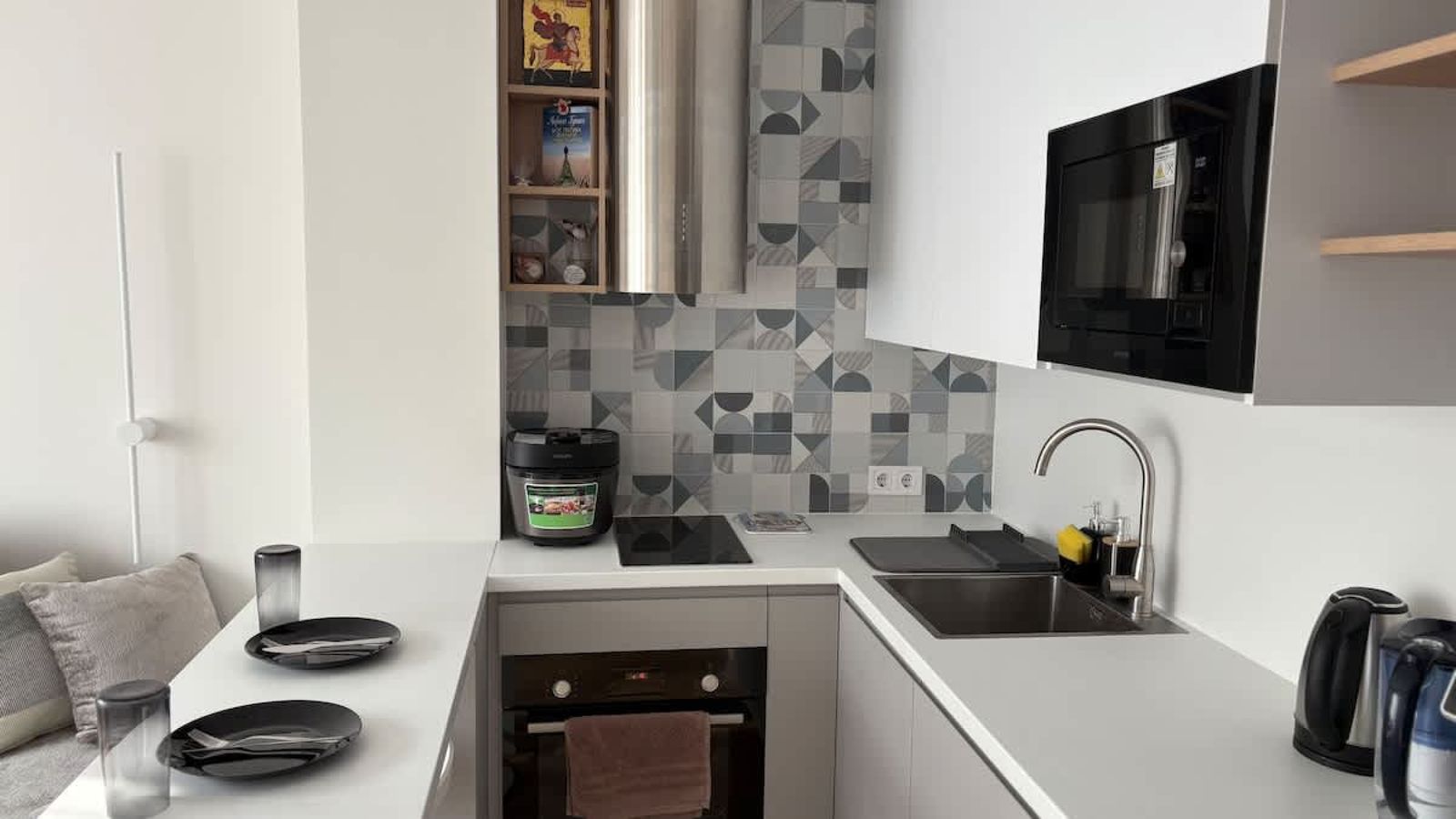 Comfort in Varna– Modern, Bright Central Apartment - Photo 2