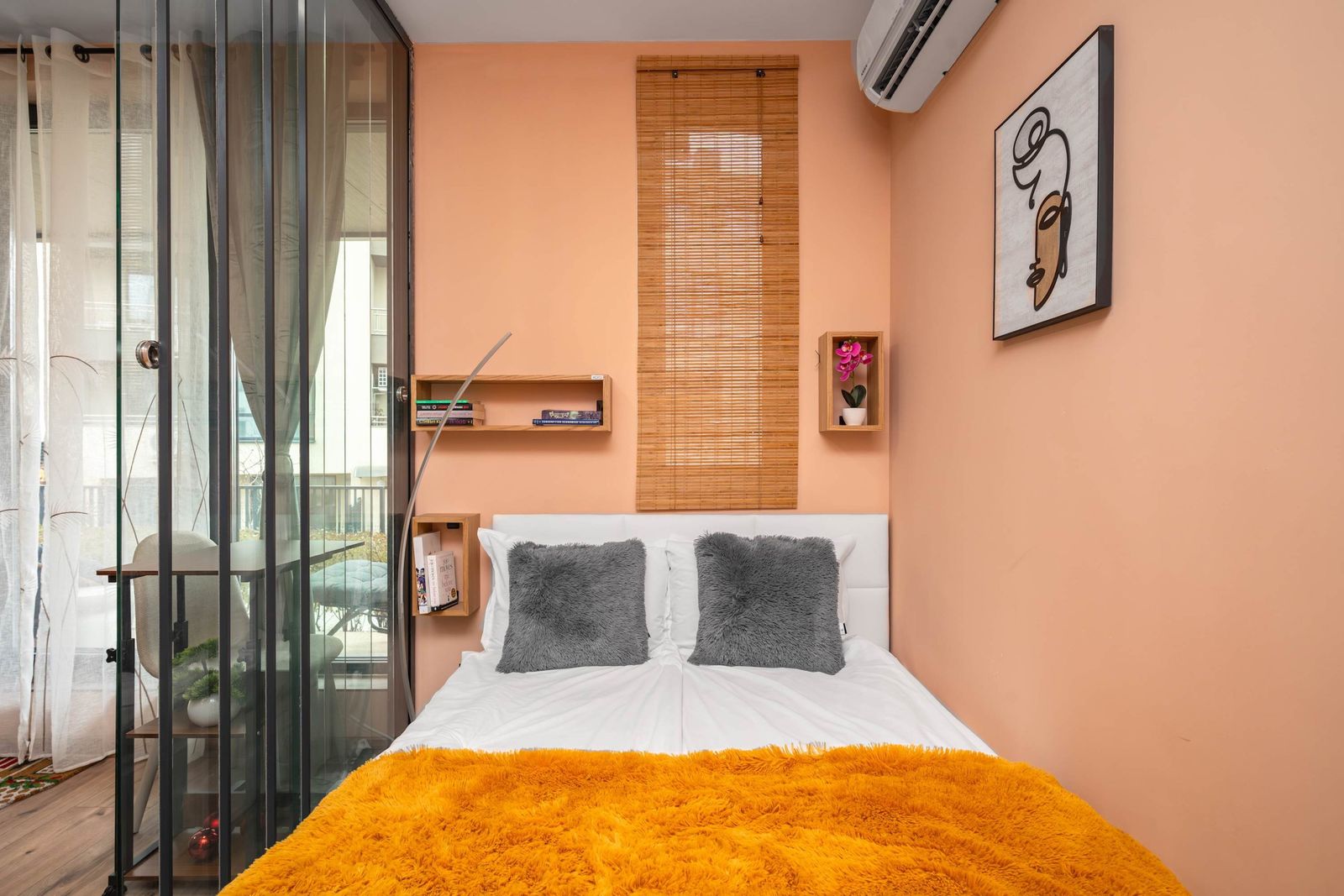 Warm &amp; Stylish Retreat in a Quiet Area - Photo 3