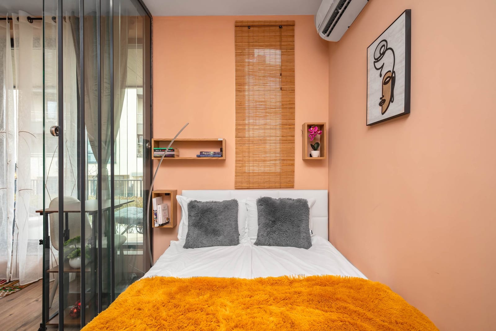 Warm &amp; Stylish Retreat in a Quiet Area - Photo 3