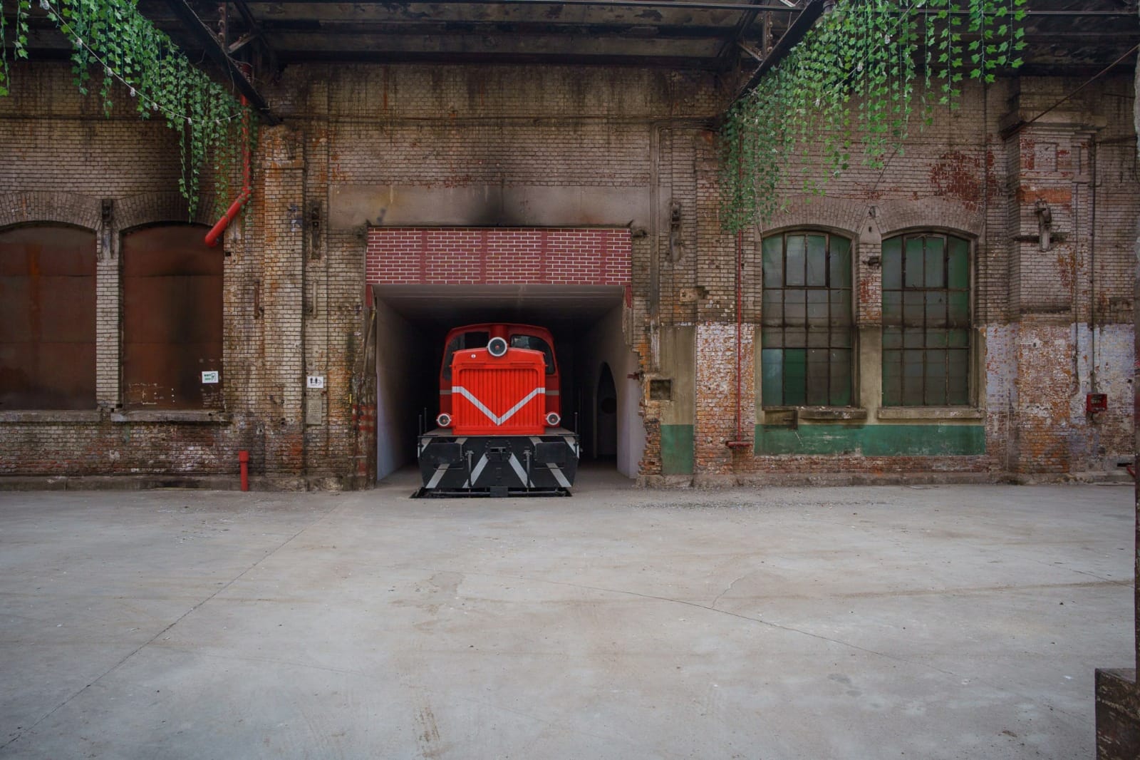 Abandoned Factory Bucharest - Photo 39