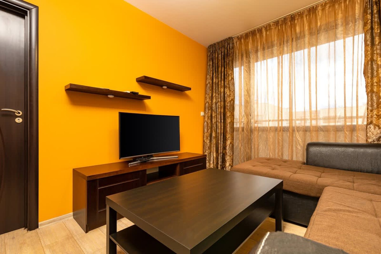 South Plovdiv - 2BD Flat with Balcony - Photo 6