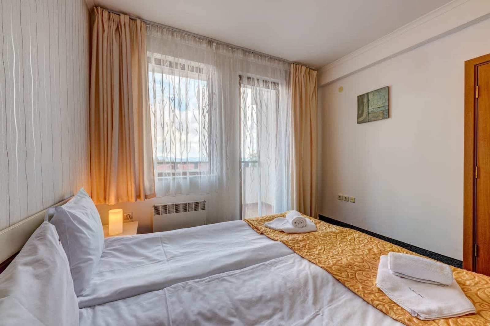 Colorful 2BD Apartment with Indoor Fireplace - Photo 10