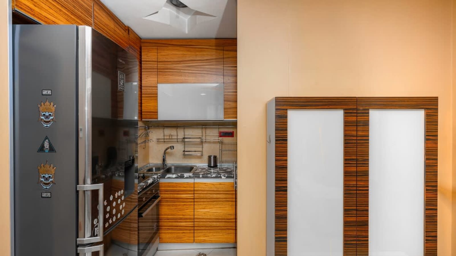 Central 1BD Apartment Next to Women's Market - Photo 3