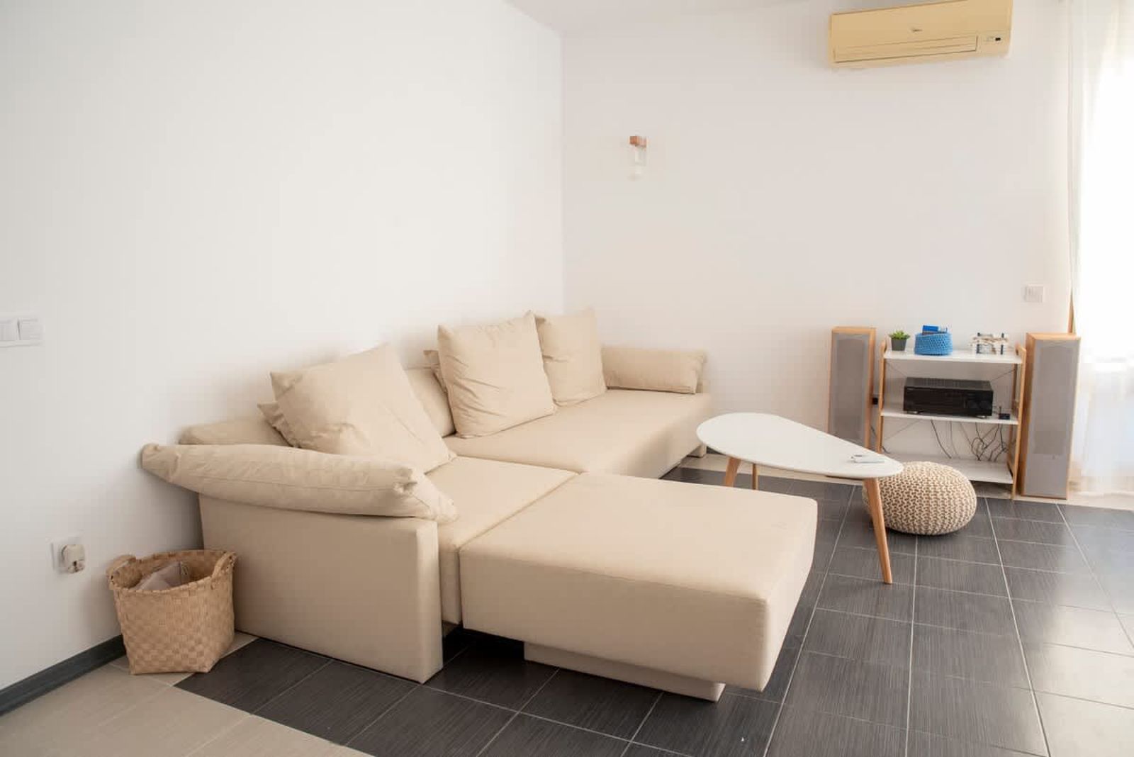 Spacious 3BD flat with Parking and Sea View - Photo 8