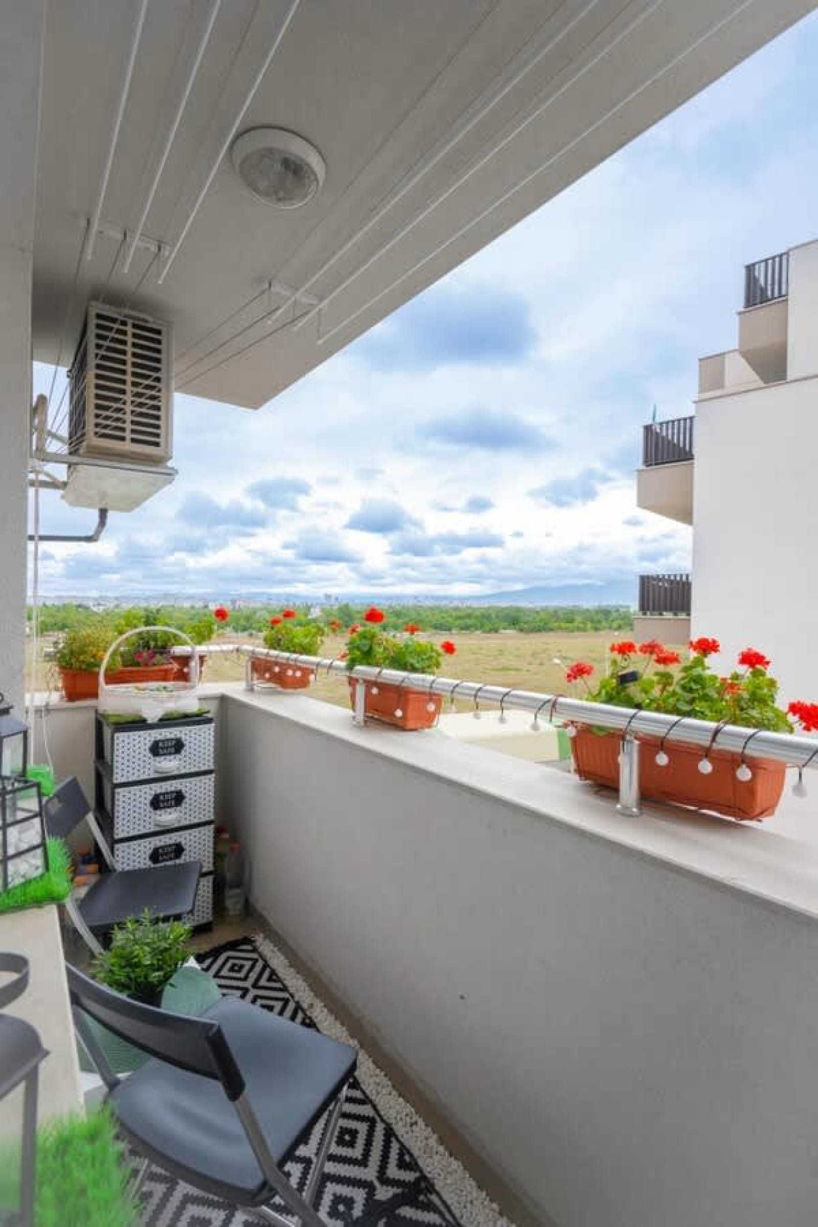 Feel Right at Home - Bright and Modern Apartment - Photo 5