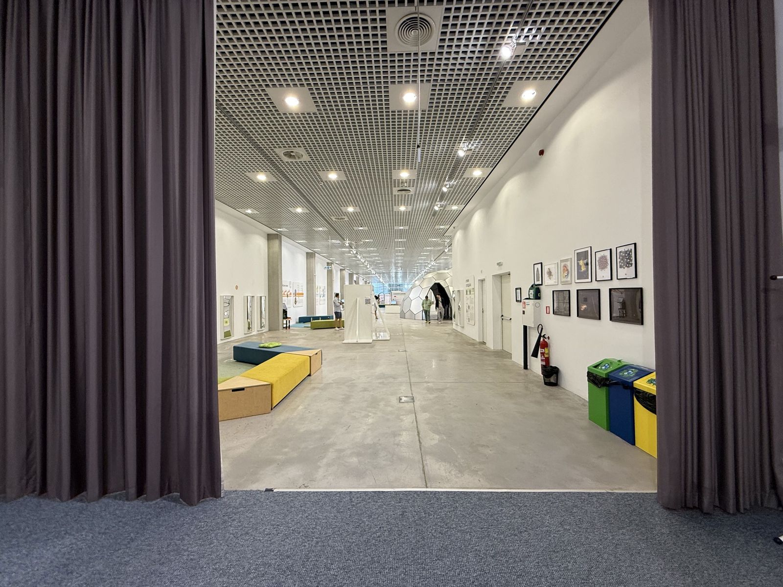 A science Museum with modern interior - Photo 33