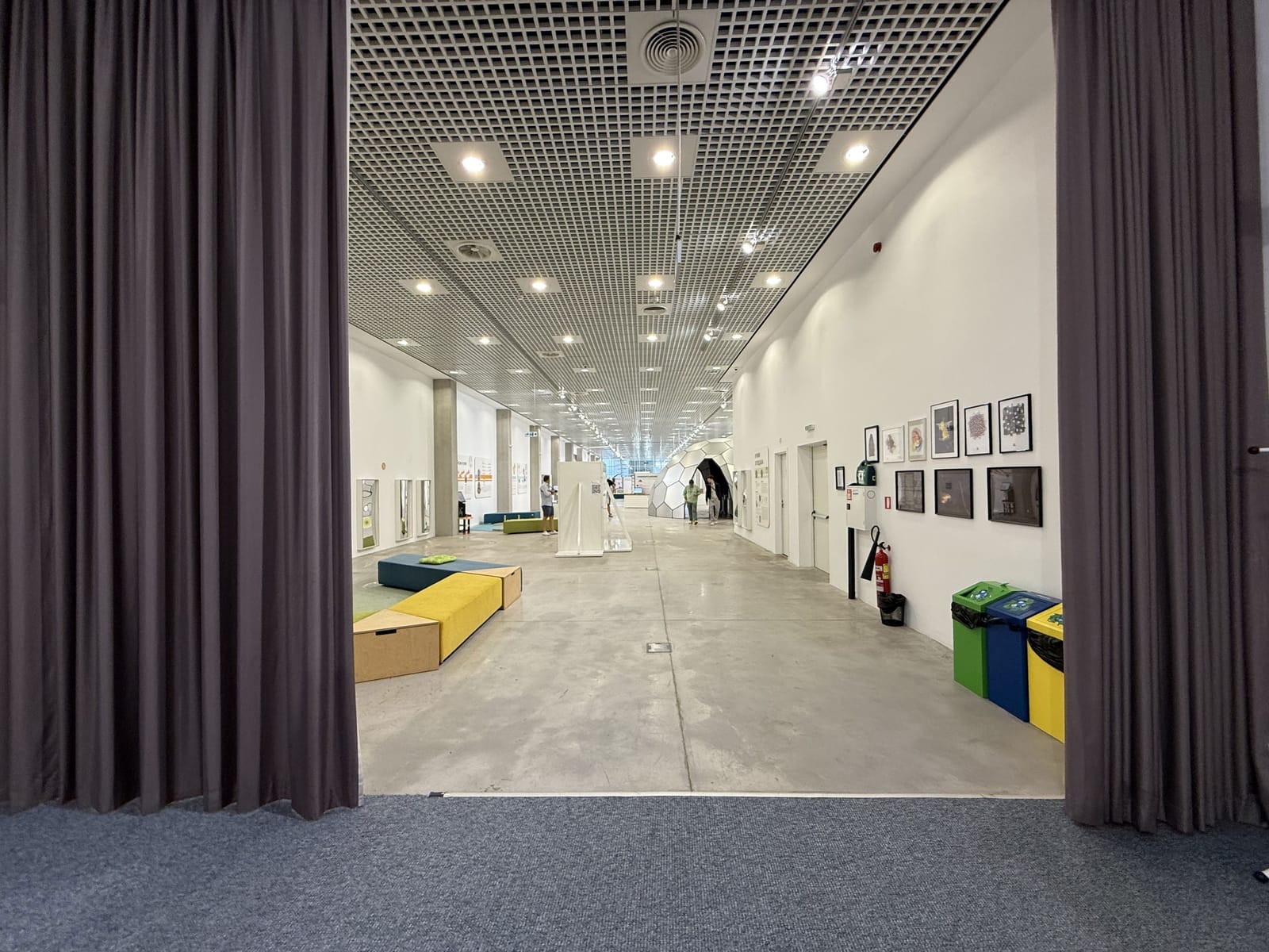 A science Museum with modern interior - Photo 33