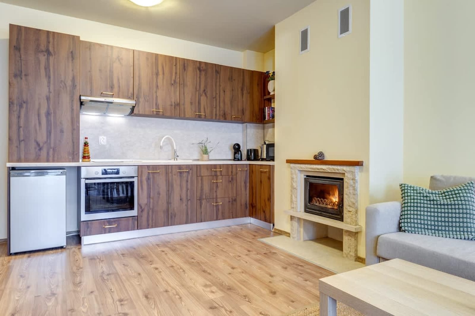 Cosy 1BD Apt w/ Free Parking and Balcony - Photo 8