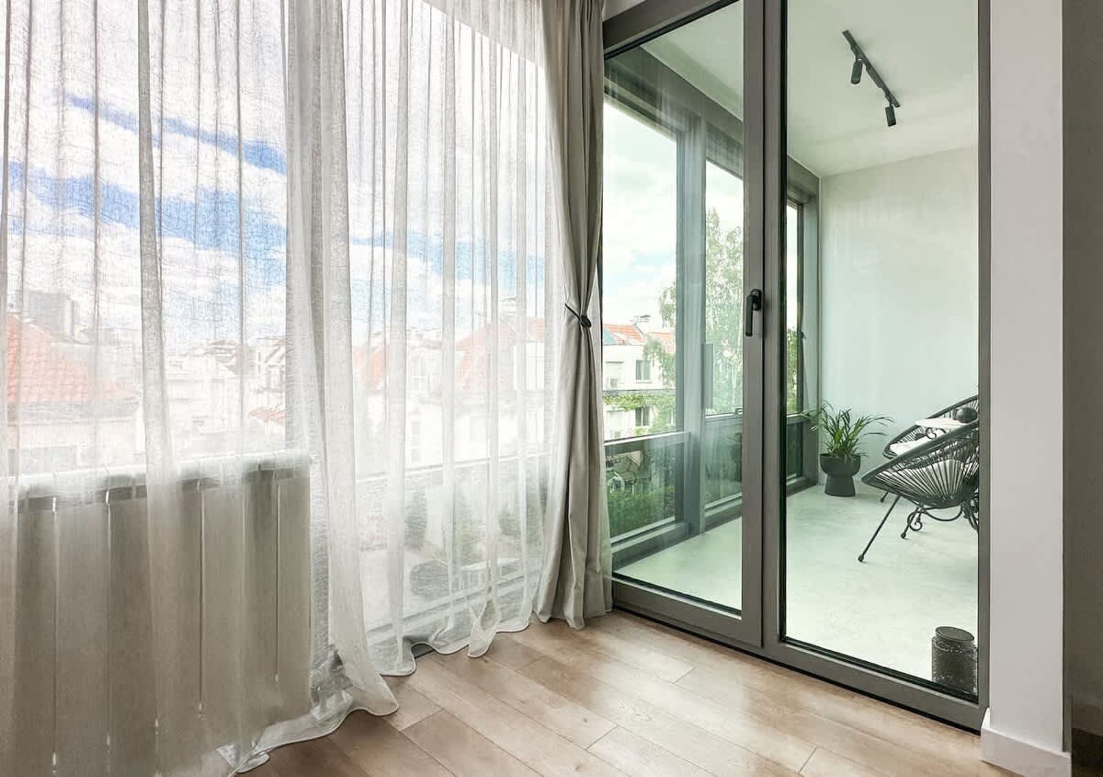 Modern &amp; Quiet 1BR Near Center + Private Parking - Photo 11