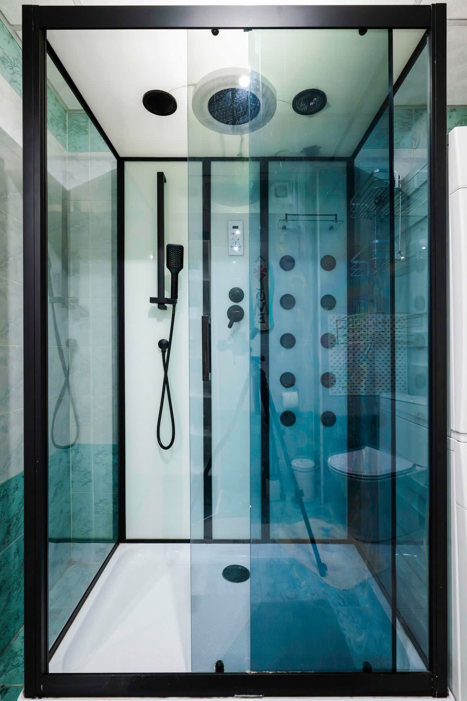 Charming 2BD Apartment in the Heart of the City - Photo 14