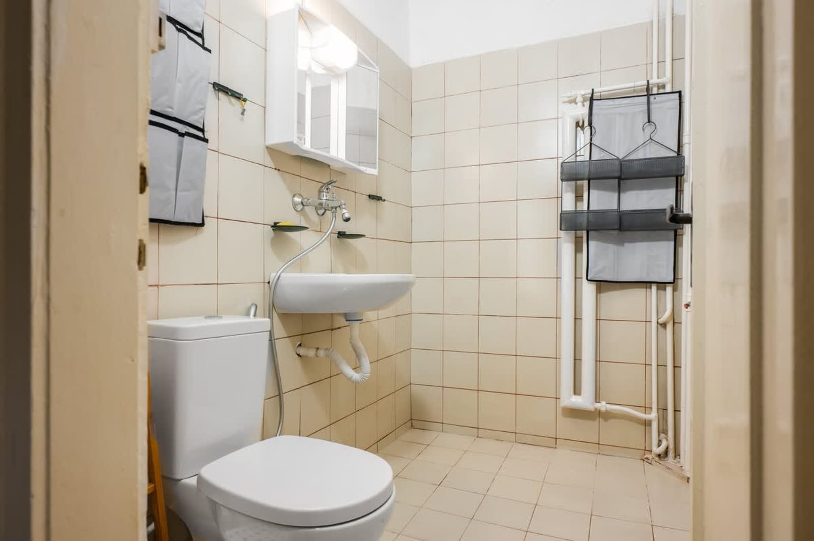 Living next to Eagles Bridge: Central 1-BD flat - Photo 12