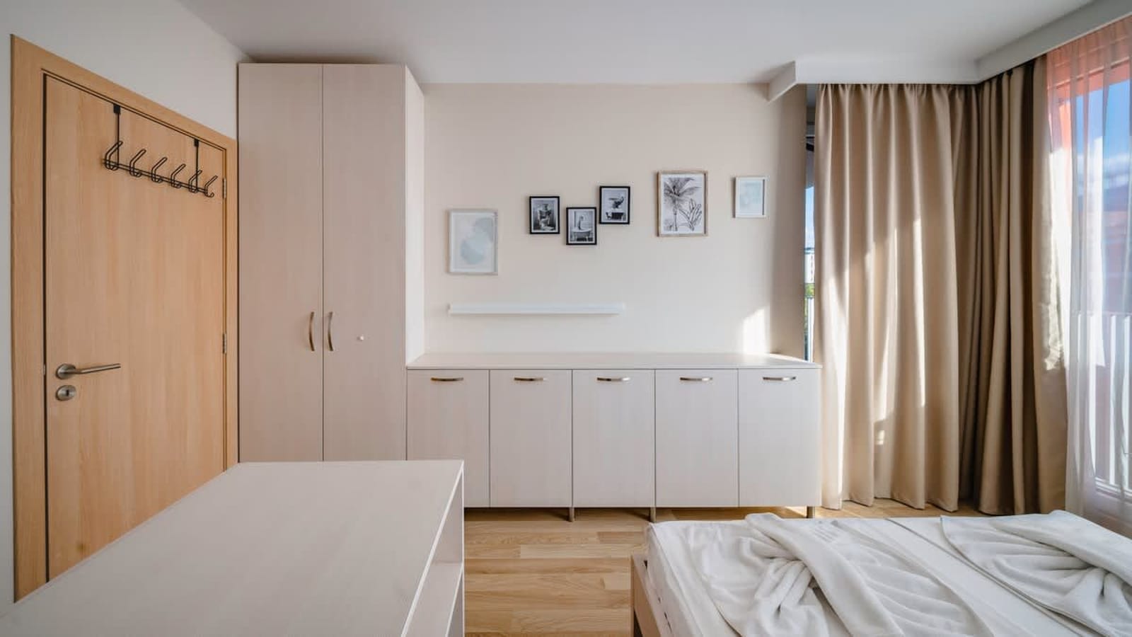 Modern &amp; Spacious Stay - Photo 16