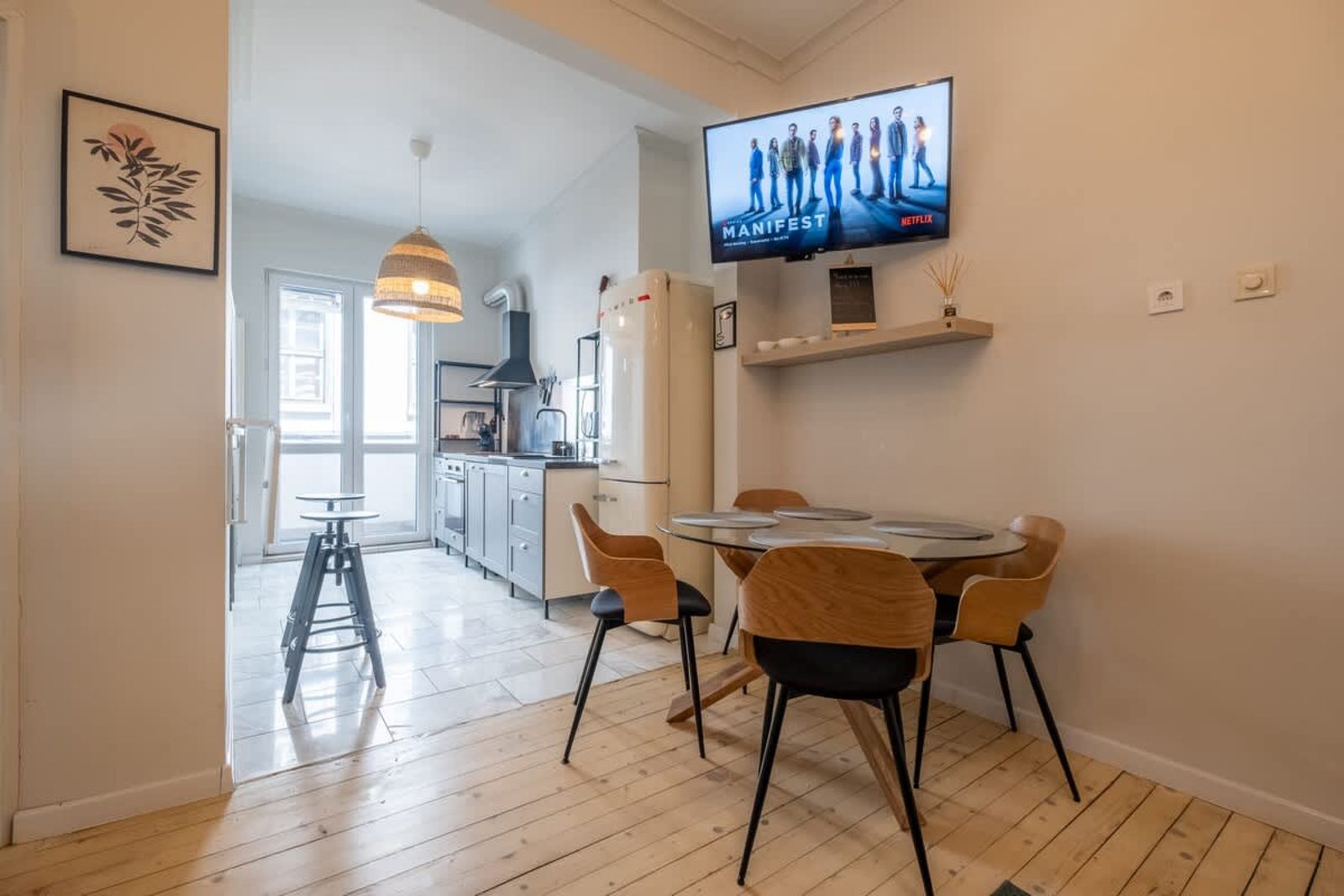 Spacious 2BD Flat | Central Location &amp; 2 Balconies - Photo 12