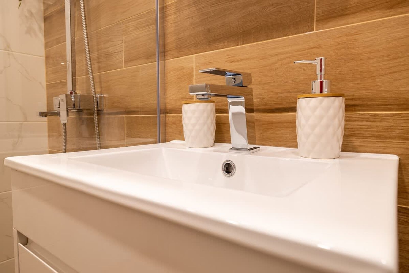 Luxury Studio Living with Top Location - Photo 18