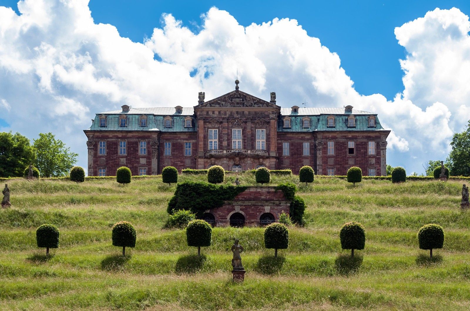 Castle of Burgscheidungen is a baroque secular building_35