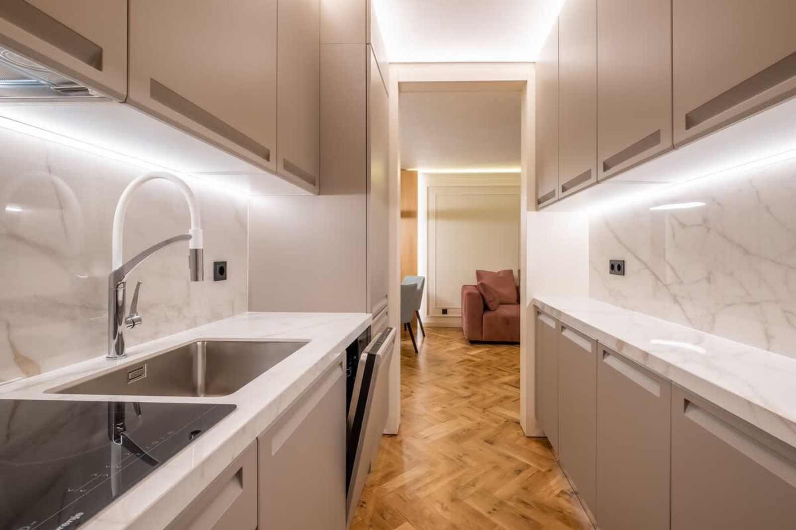 SOFapart Comfy and Elegant Apt with 2 BDR/ Parking - Photo 16