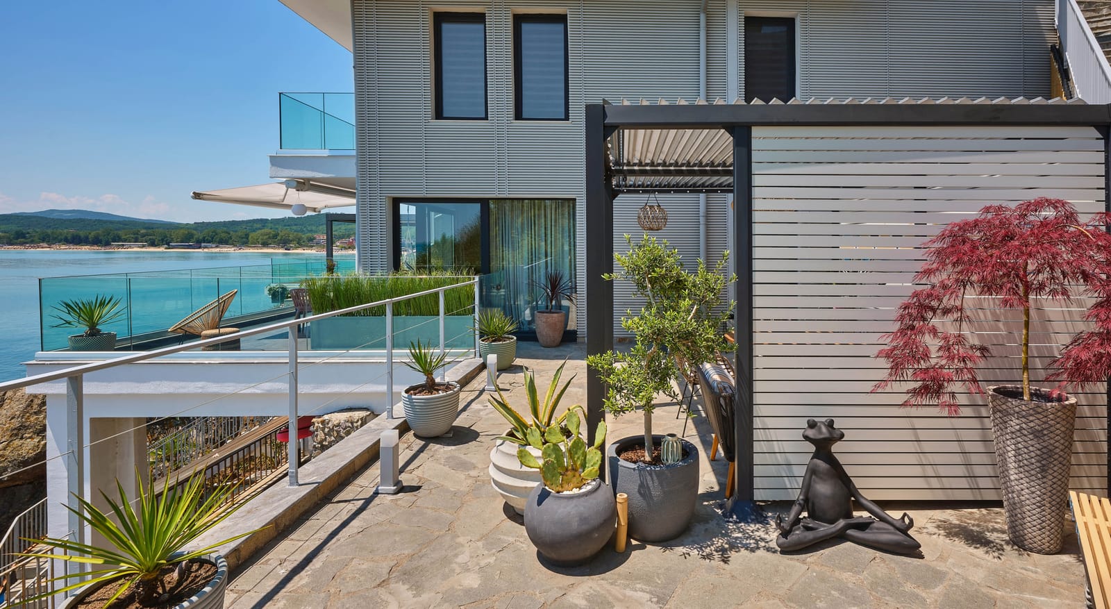 Loft-Style Studio Apartment on the Beach - Photo 53