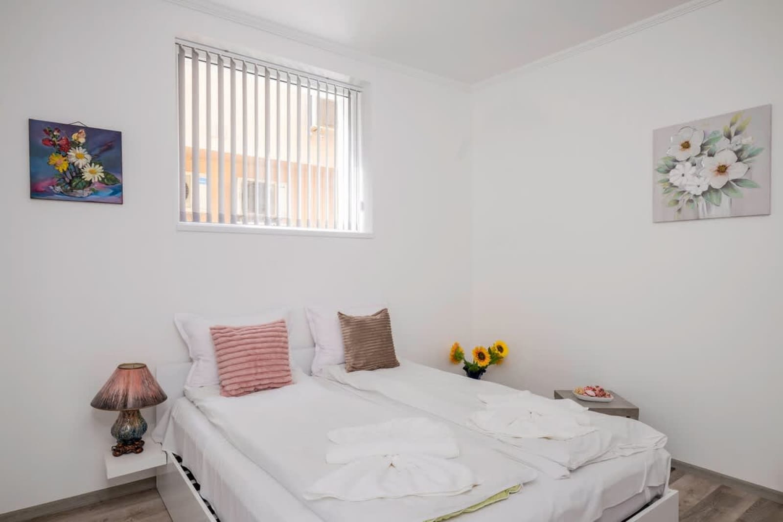 Central 1BD Next to Womens Market and Sofia's Gems - Photo 16