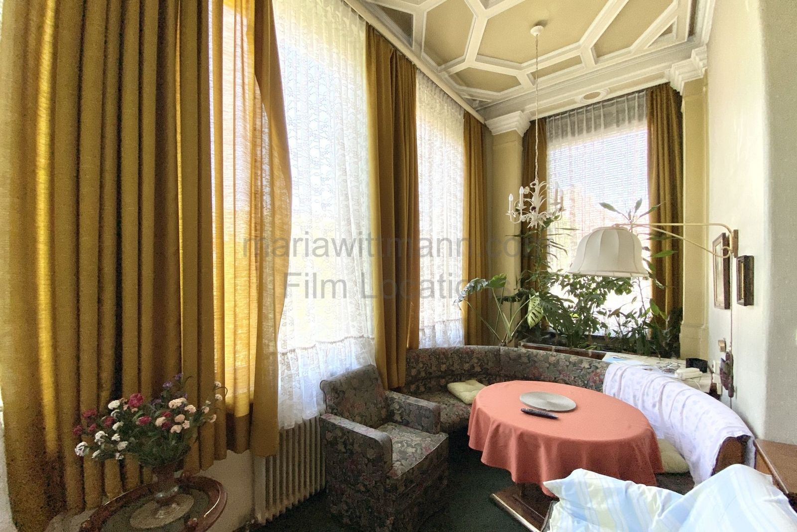 Classic Grand Apartment with Connecting Period Drawing Rooms - Photo 8