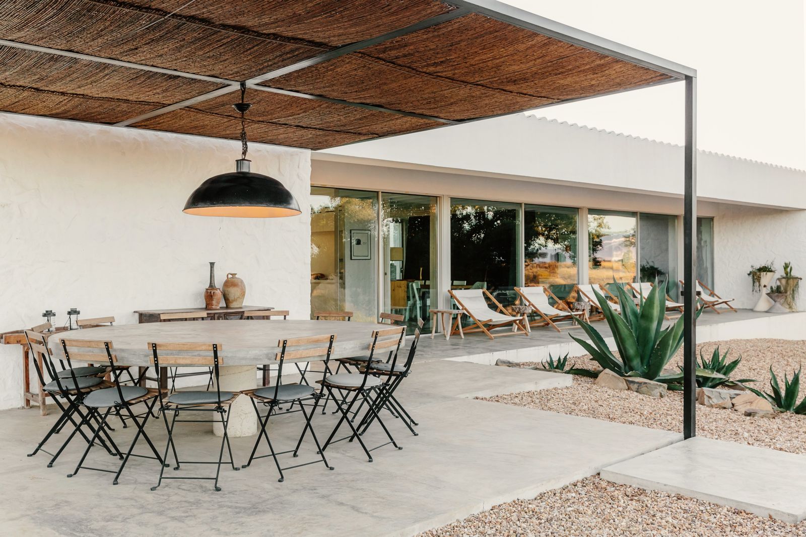 Casa da Volta — Contemporary Walled Villa with Courtyards &amp; Exceptional Natural Light - Photo 25