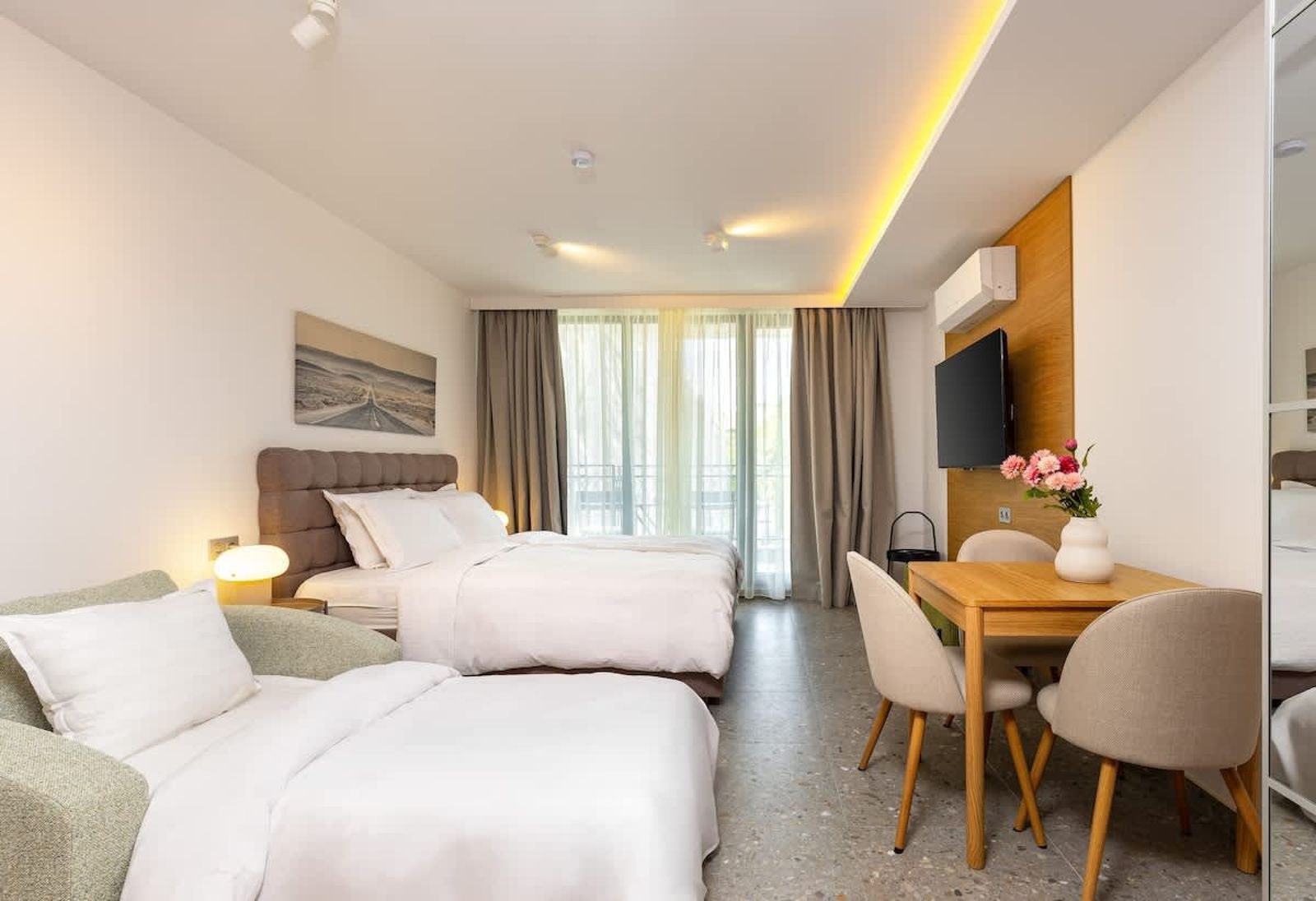 Downtown Modern Studio with Balcony - Photo 13