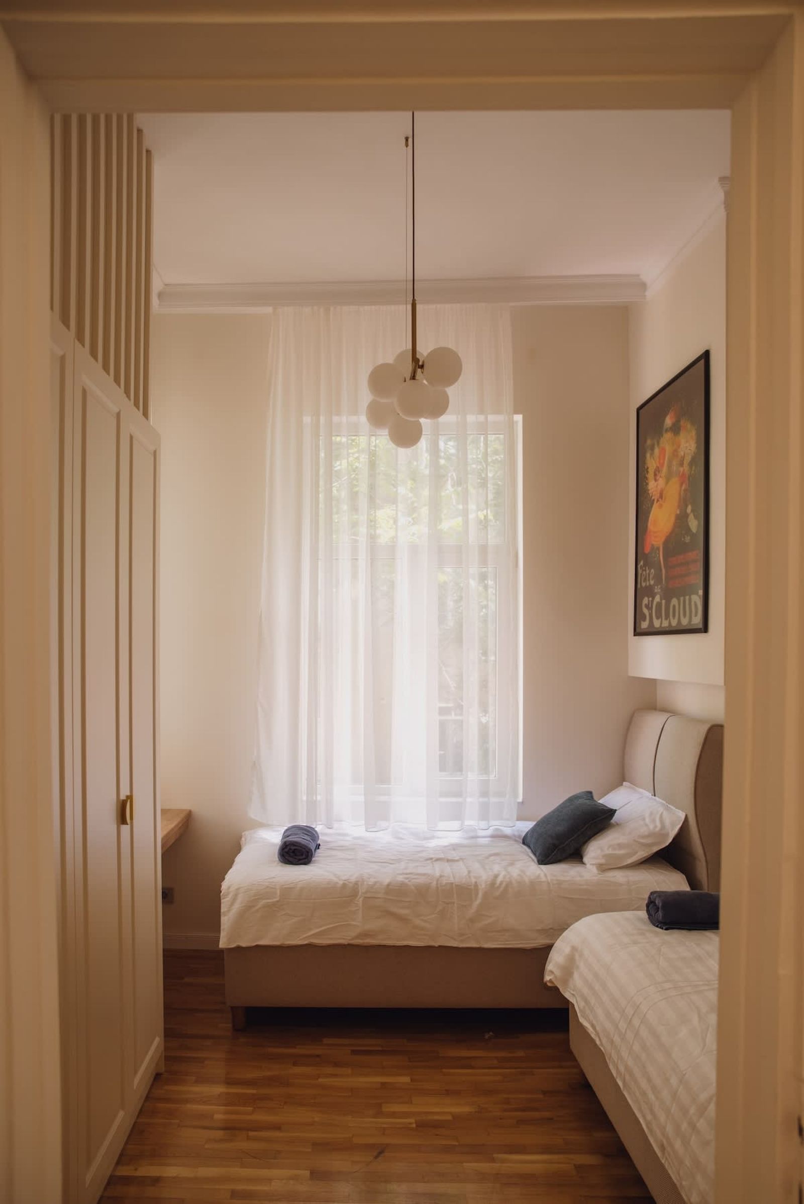 Elegant Escape - High Ceilings, Balcony &amp; Piano - Photo 15