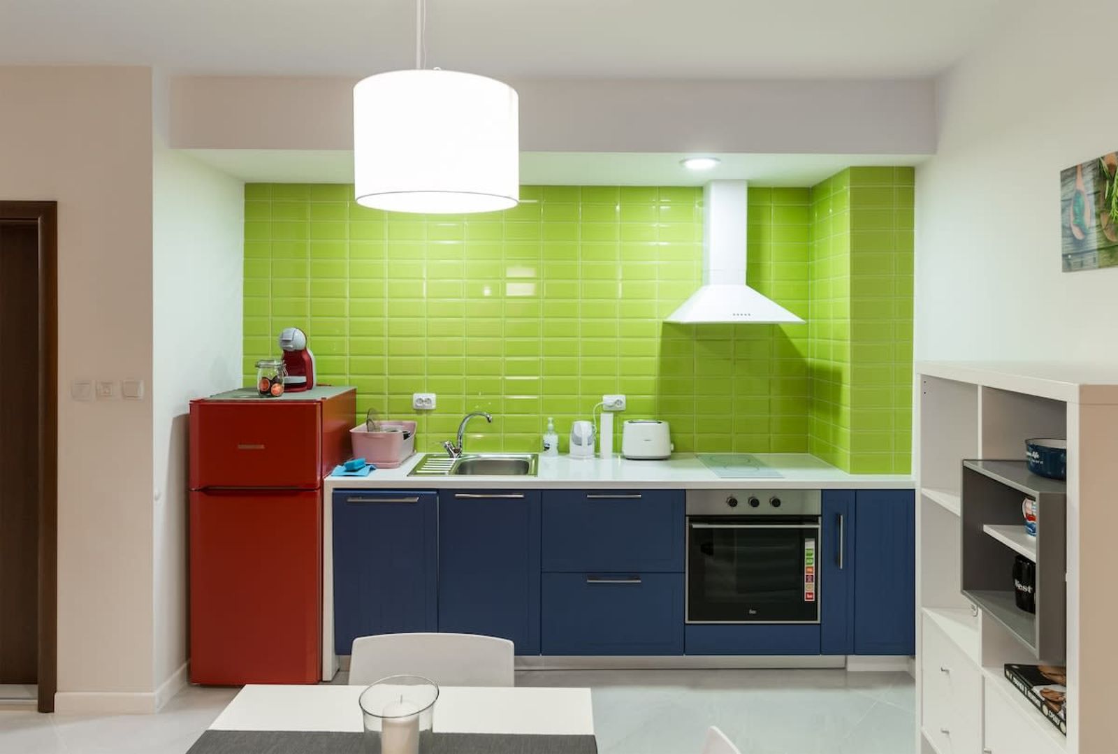 Pop your C-o-l-o-r-s - Funky and Modern 1BDR. Apt. - Photo 2