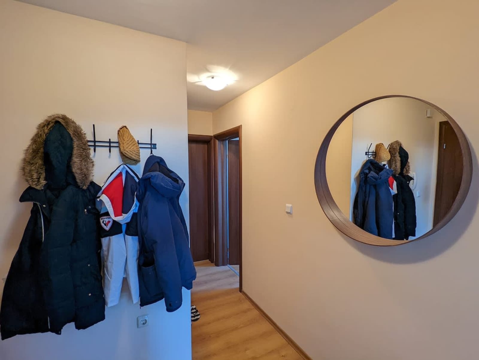 Stylish 2BD Apartment with Panoramic Mountain View - Photo 17