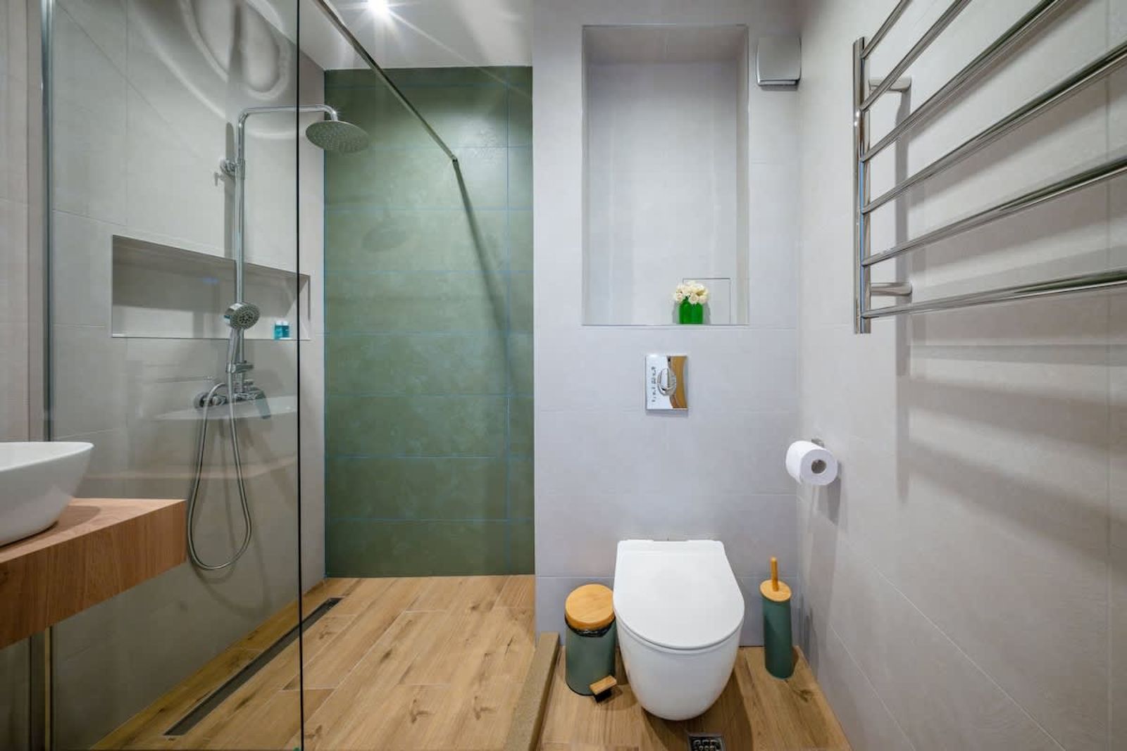 Green Haven Under the Roof - Photo 18