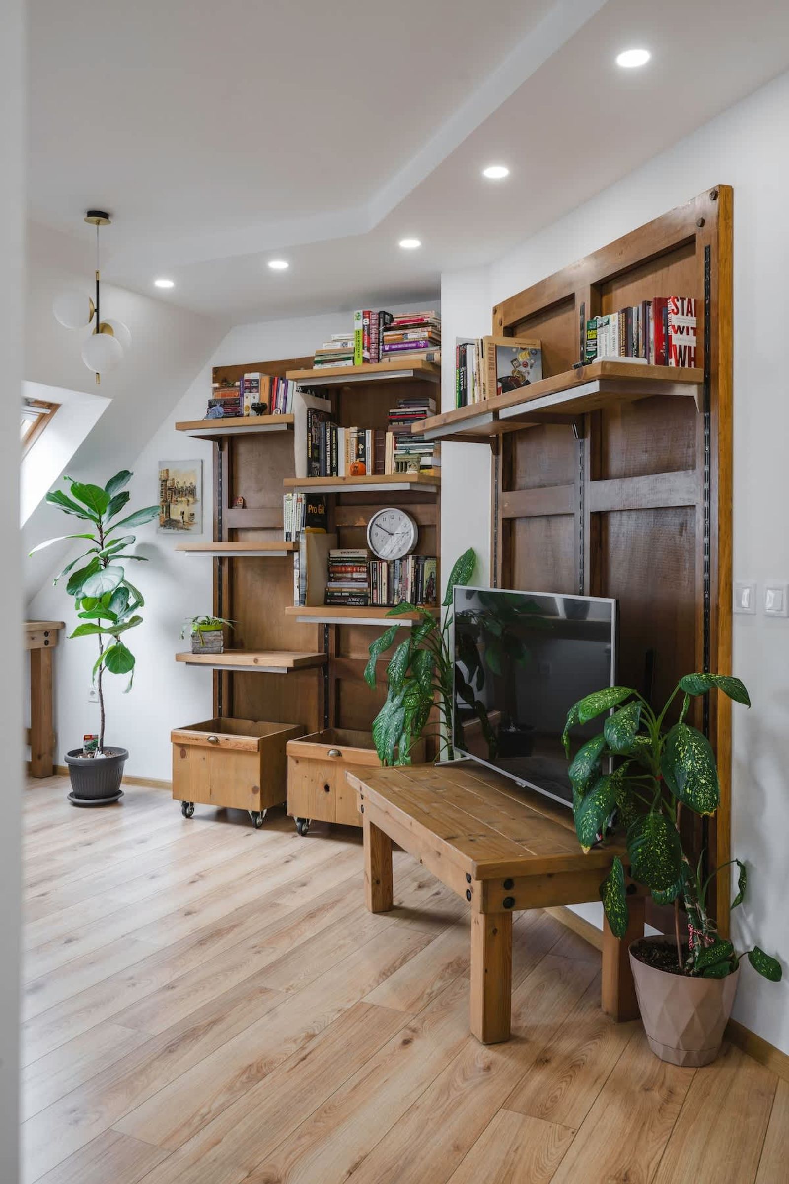 Charming &amp; Cozy 2BD Apartment with Natural Light - Photo 7