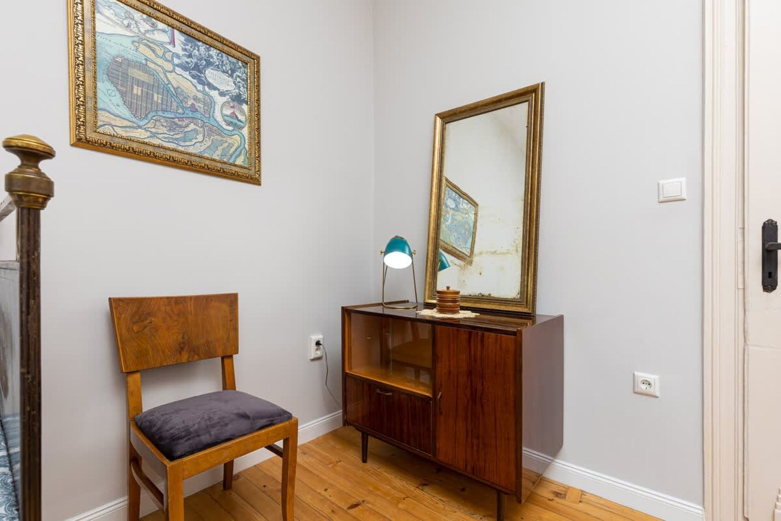 The Old Town Vintage 2-Bedroom Jewel - Photo 20