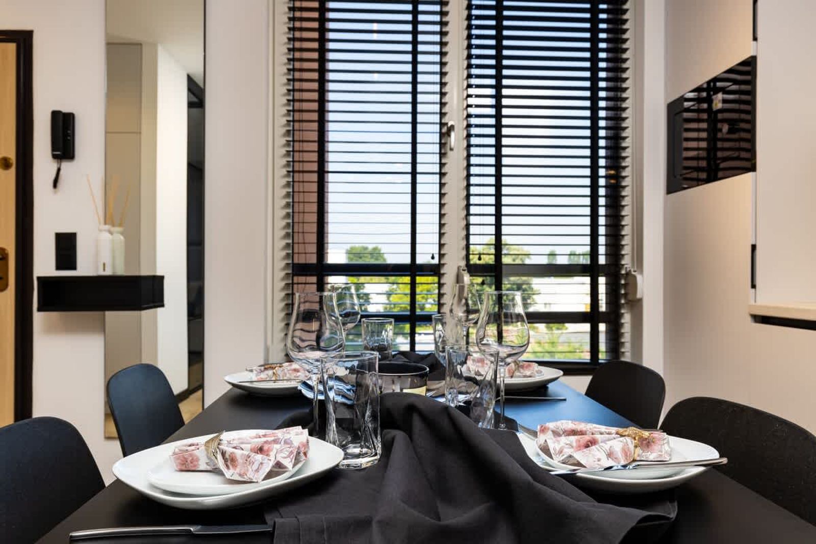 Modern 1BDR Apartment in a New Building - Cover Photo