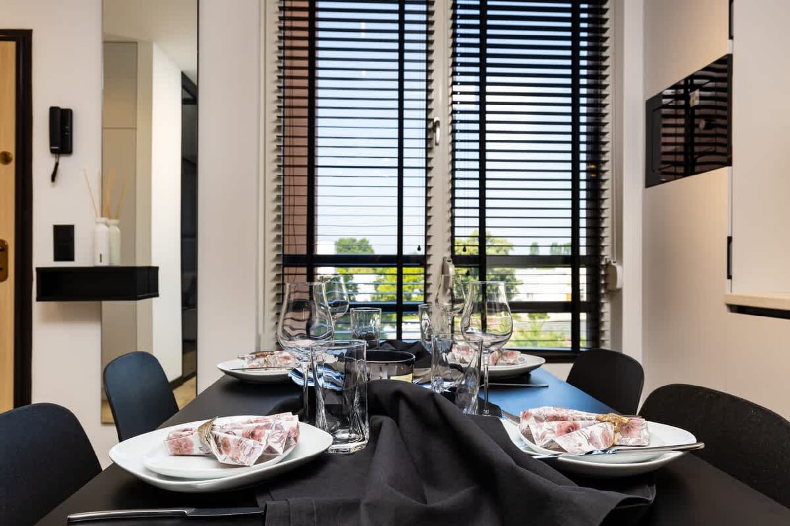 Modern 1BDR Apartment in a New Building - Cover Photo