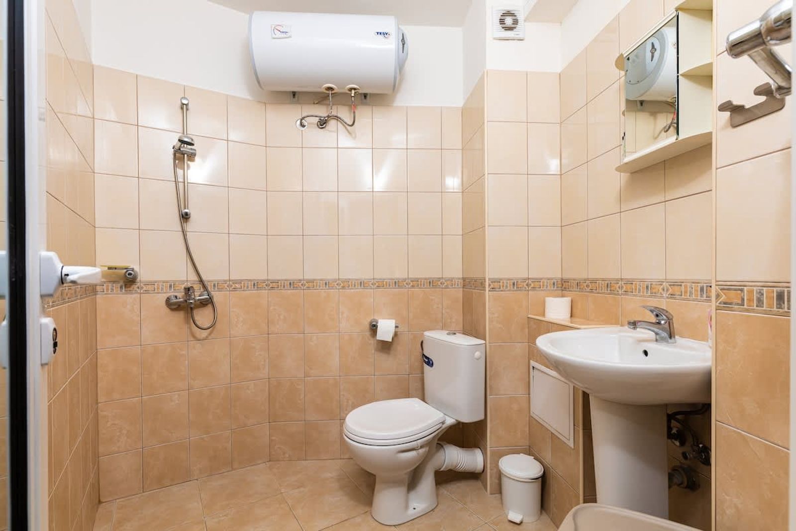 Sunny 1BD Apartment in OLD TOWN - Photo 12