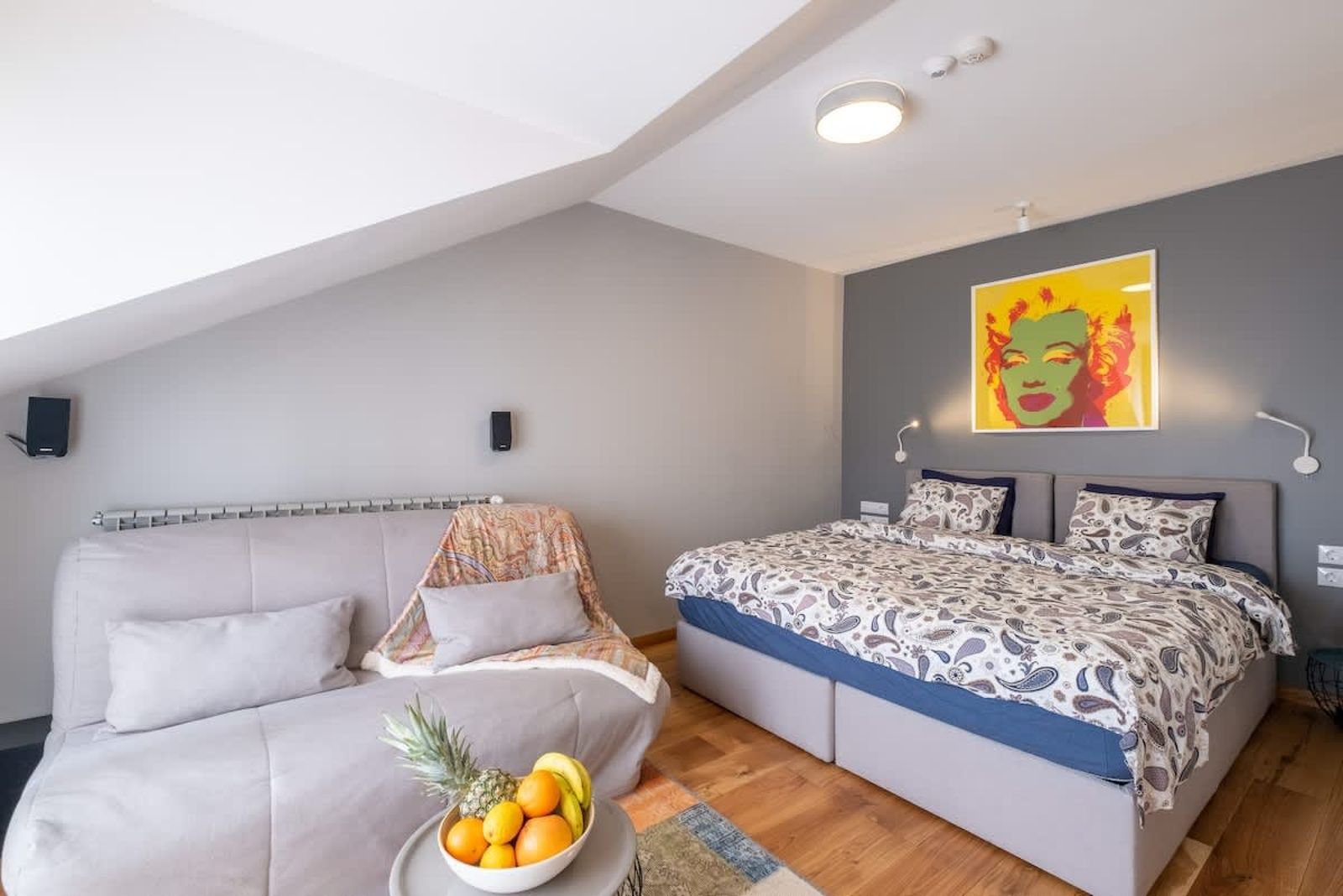 High-end Designer Studio - AC + Parking - Photo 9