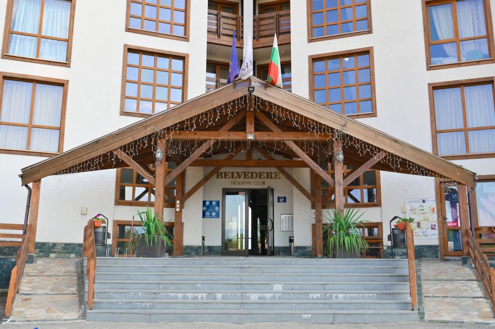 Cozy Flat with Pool &amp; Mountain Views, Near Gondola - Photo 20