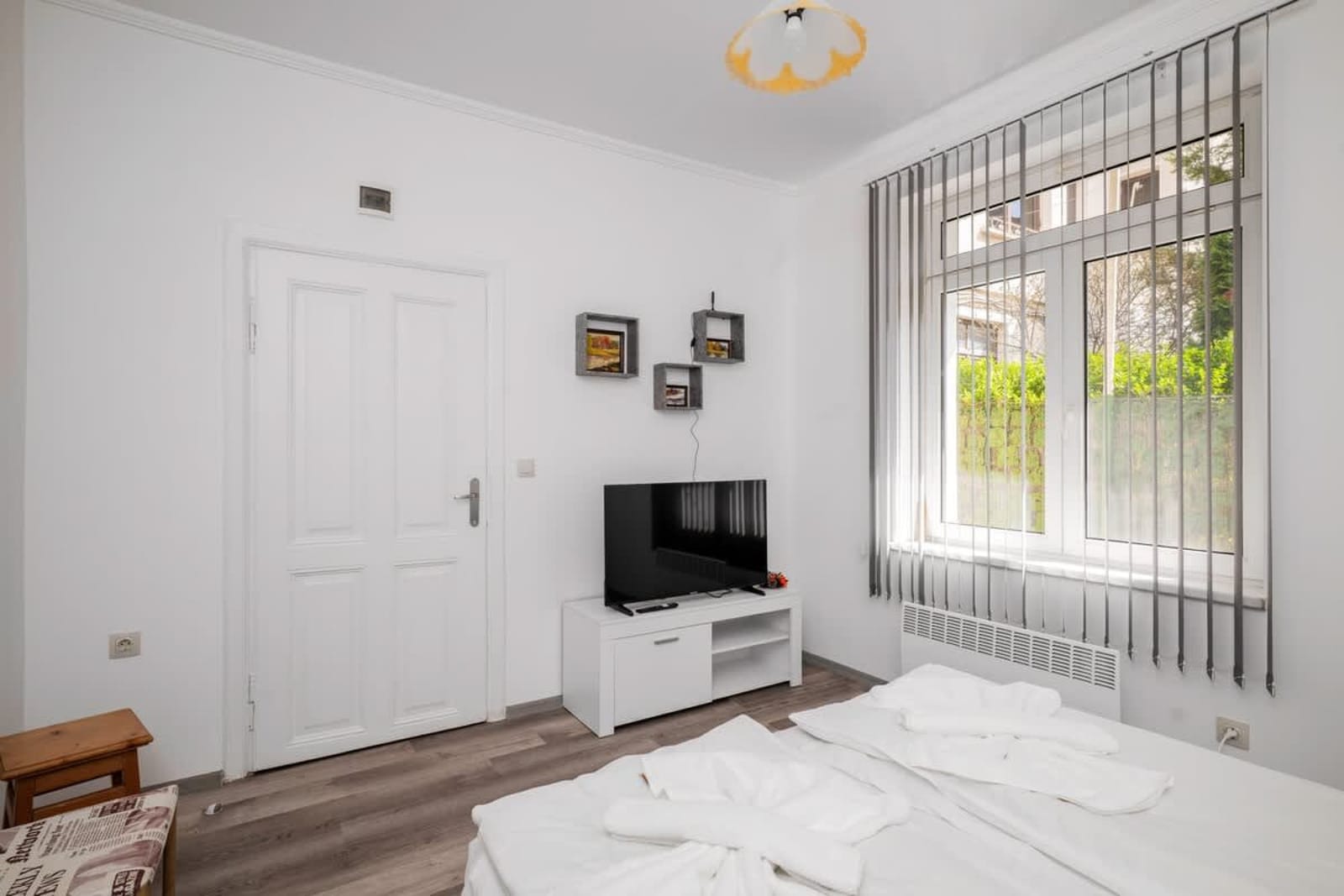 Central 1BD Next to Womens Market and Sofia's Gems - Photo 17