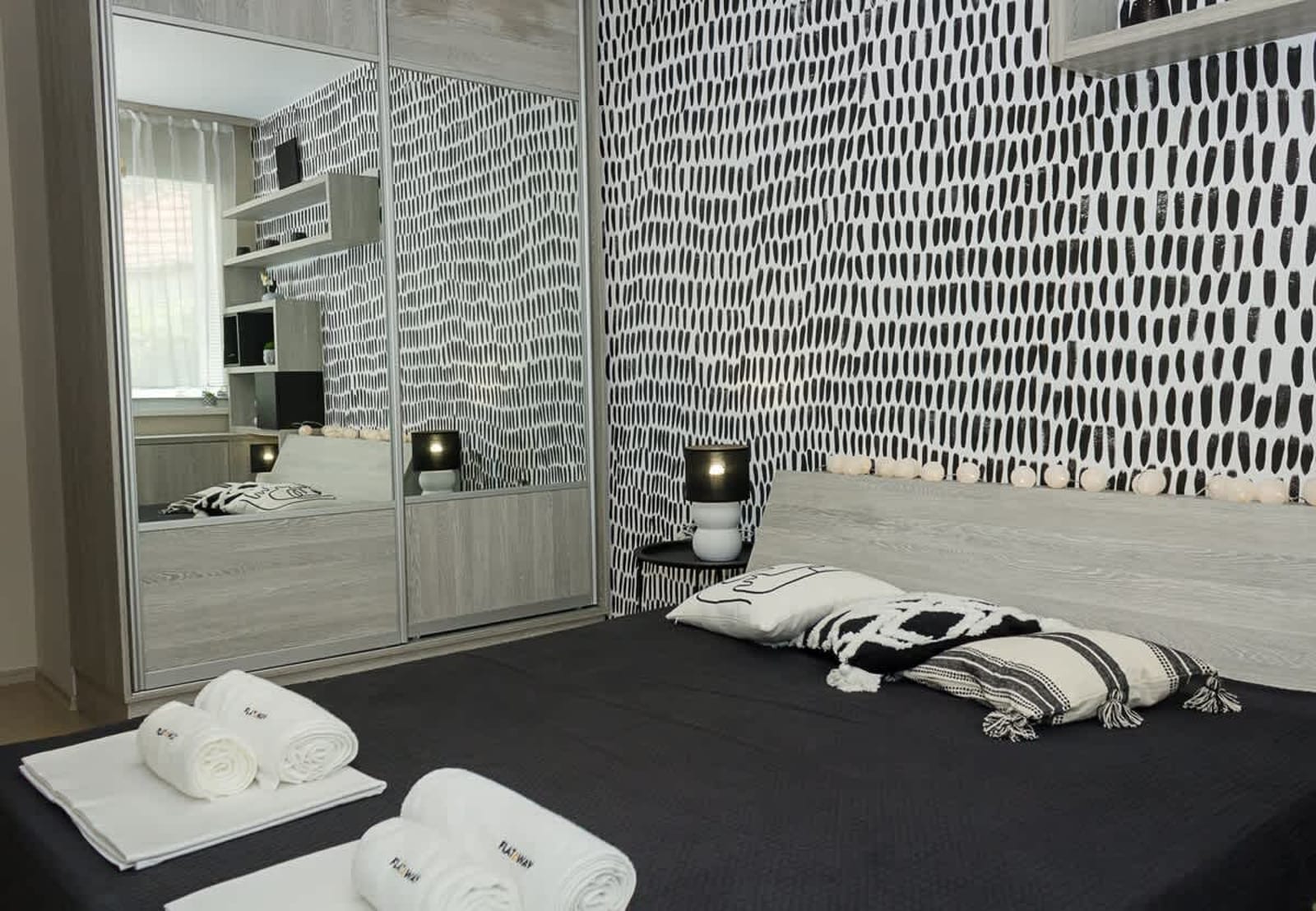 Black &amp; White -1BD Flat in Varna Center - Photo 3