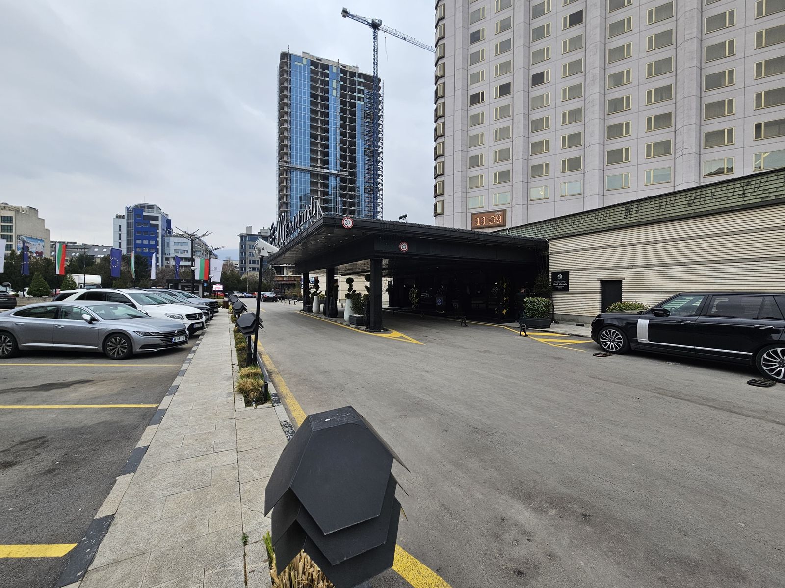 Adventurous High-luxury Restaurant in Sofia - Photo 28