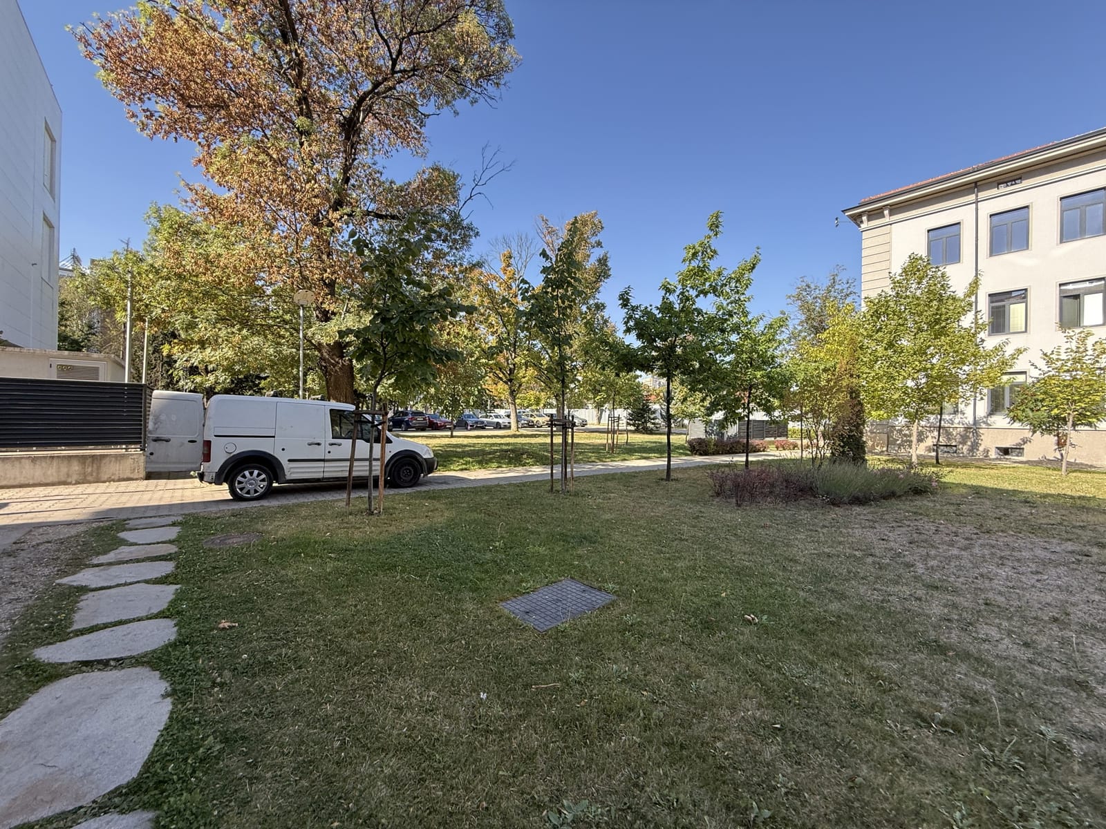 Sunny Courtyard in Sofia - Photo 7