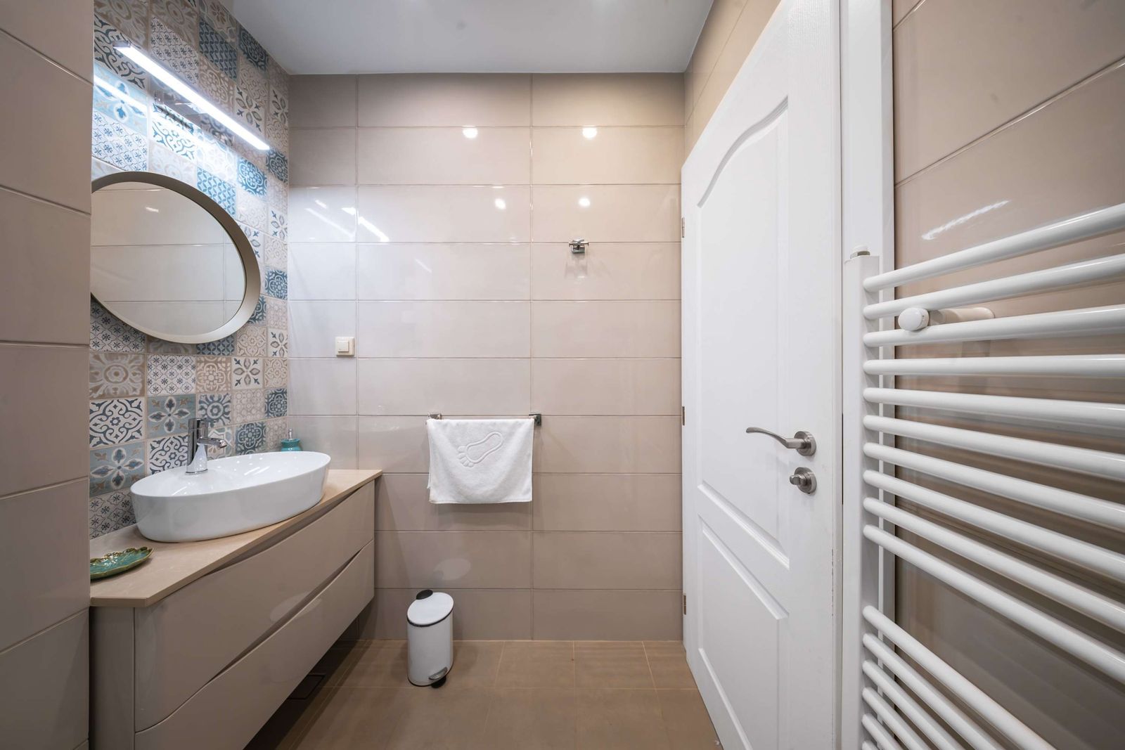 Sunny 1BR with Balcony - Photo 10